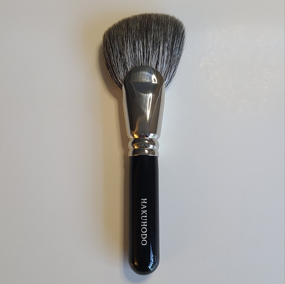 Hakuhodo F1342 Bk Fan Brush Angled